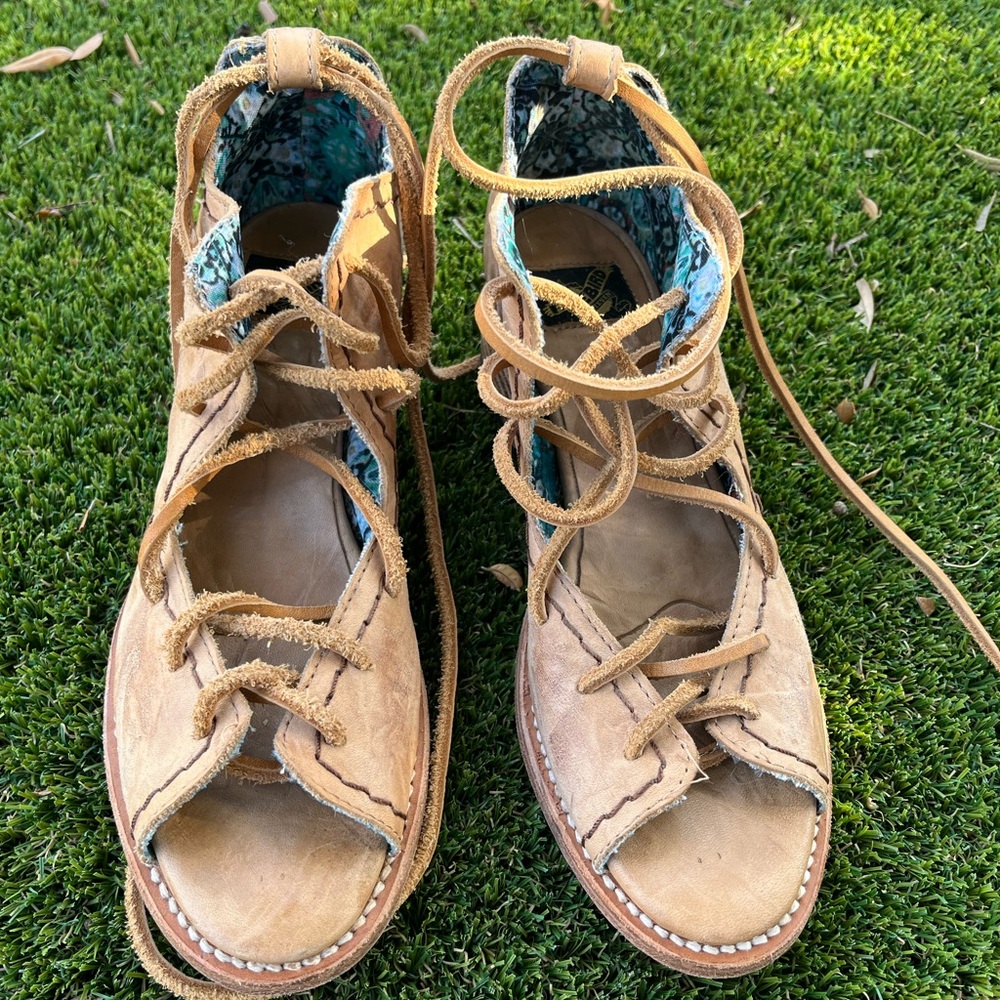 Freebird by Steven PEACE Tan Leather Lace-Up Sandals: Size 7